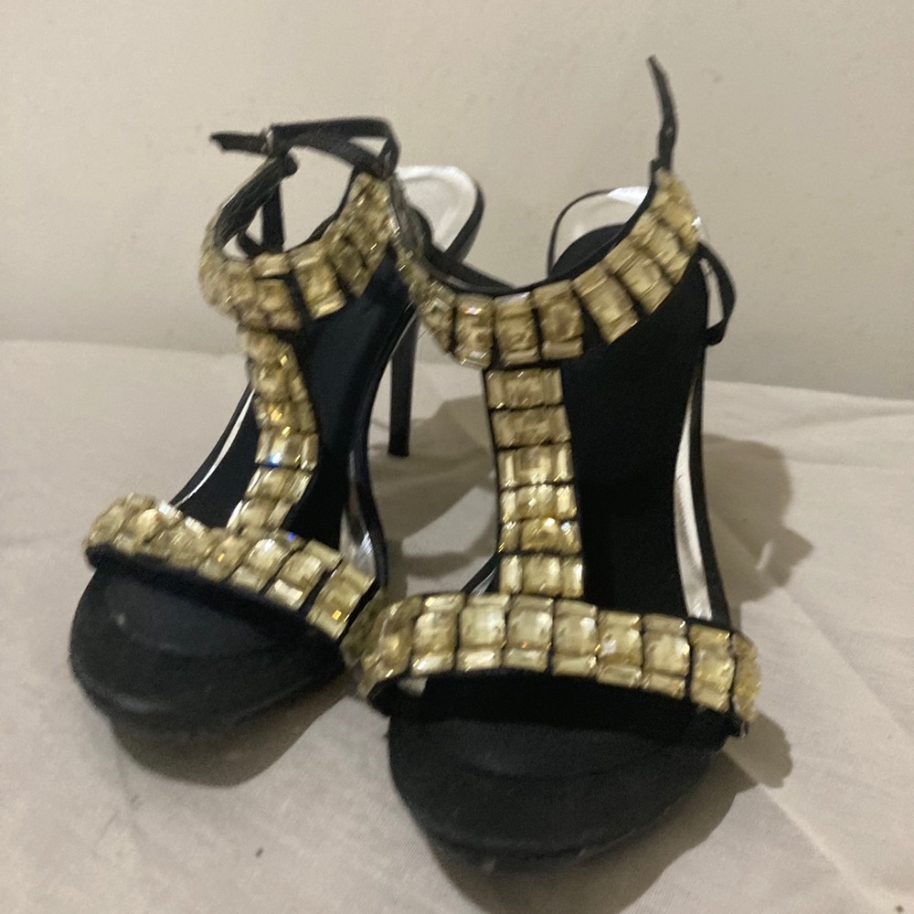 Black heels with crystals